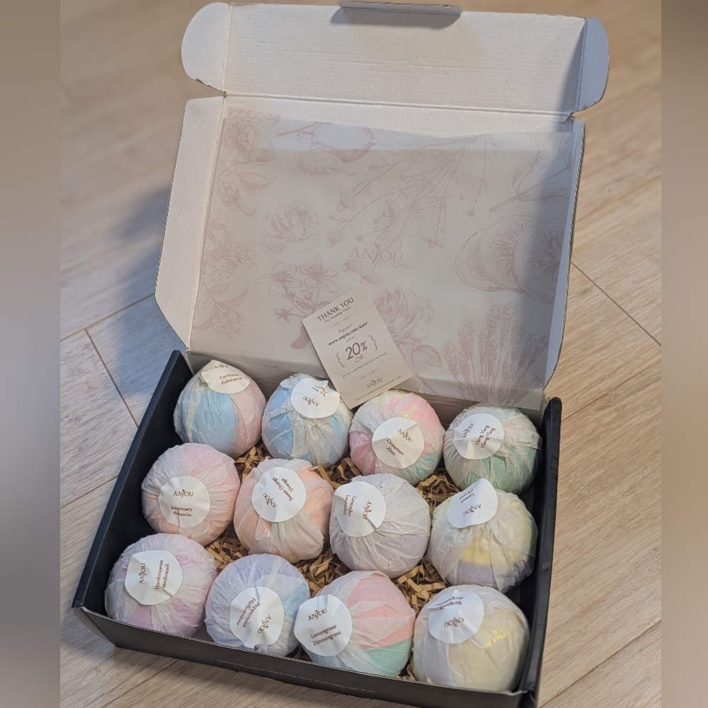 Anjou Bath Bombs Soak & Bubbles Set